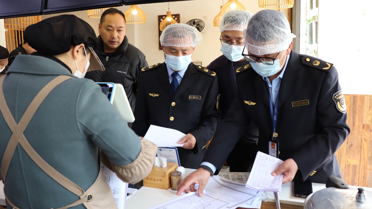直击外卖后厨  守护舌尖安全——广安市岳池县严查网络餐饮食品安全