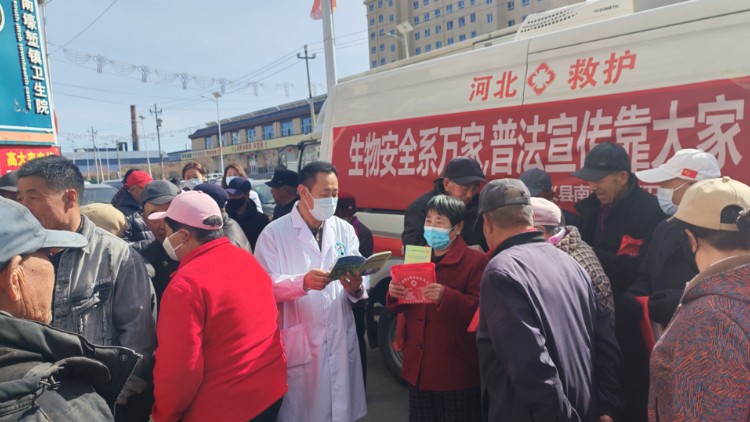 开展生物安全普法宣传活动 筑牢群众健康安全防线