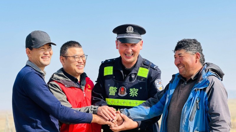 新疆乌苏市白杨沟镇：“一碗奶茶调解法” 让“疙瘩”在茶香中化解
