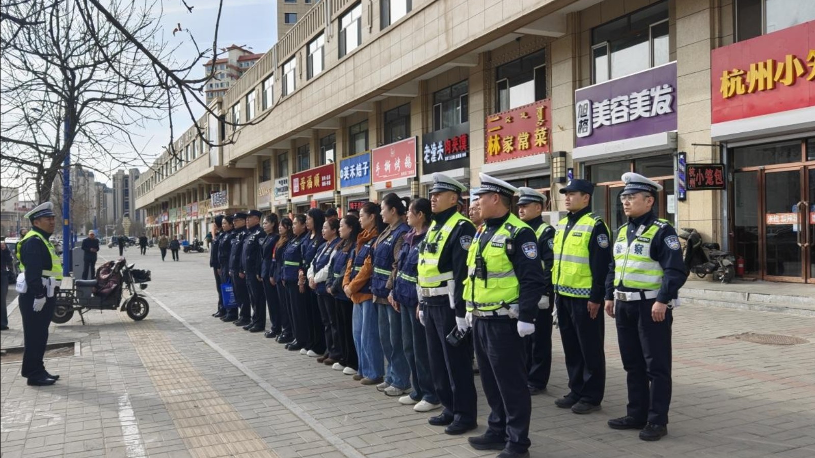 内蒙古呼和浩特市：青城义警汇聚合力，让交通治理更有温度