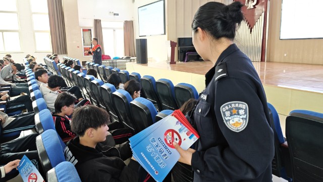 普法宣传奏响“四重奏” 护航青春守好“责任田”