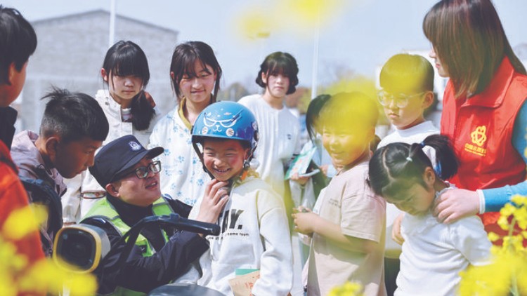 “警”心护苗 助力青少年健康成长