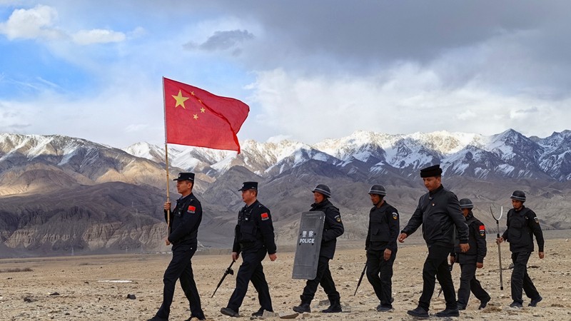 以石为媒，让两会精神在边境扎根