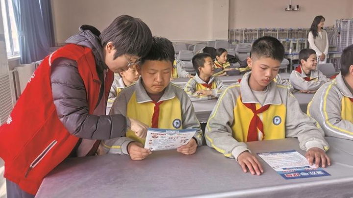 “青春导航”进校园 法治教育护成长
