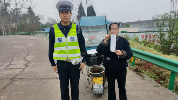四川省宜宾翠屏公安交通违法曝光