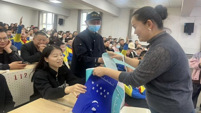 新疆沙湾市司法局公共法律服务中心：法润童心 护航成长