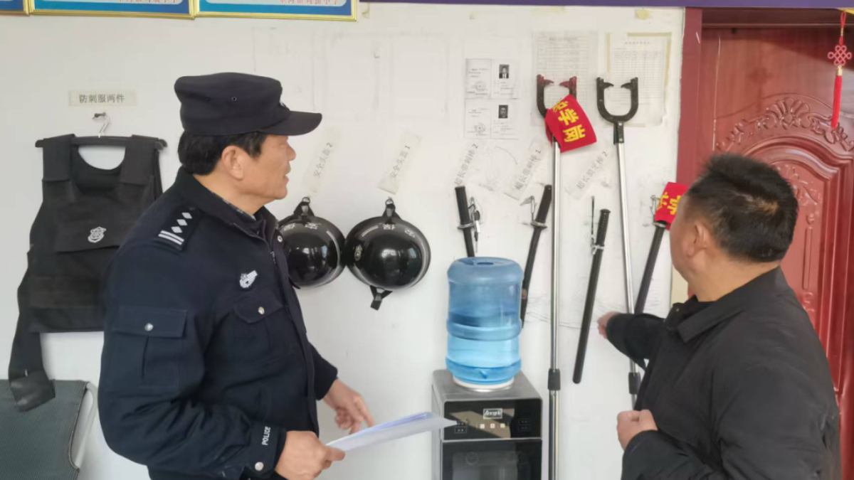 民警深入校园开展安全检查 筑牢校园安全防护网