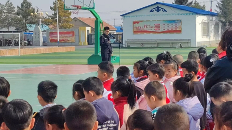 坚守岗位护平安 法治护航进校园——吉林前郭公安乌兰图嘎派出所筑牢校园安全防线