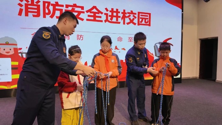 筑牢安全防线 守护万家平安