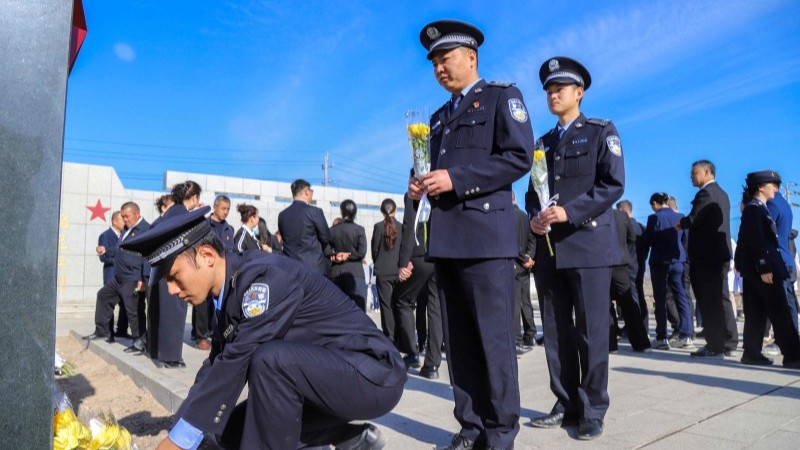 新疆站哈密边境管理支队：清明祭英烈 薪火照边疆