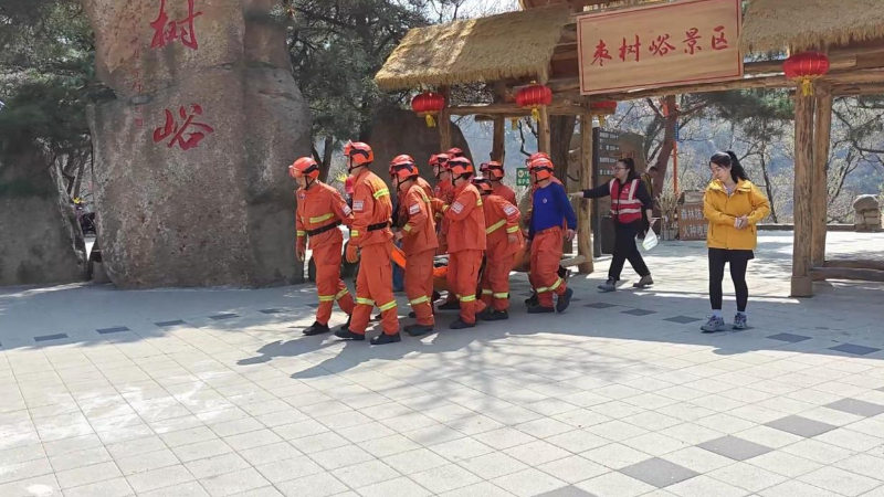 山东淄博：踏青意外崴脚，消防紧急救援暖人心