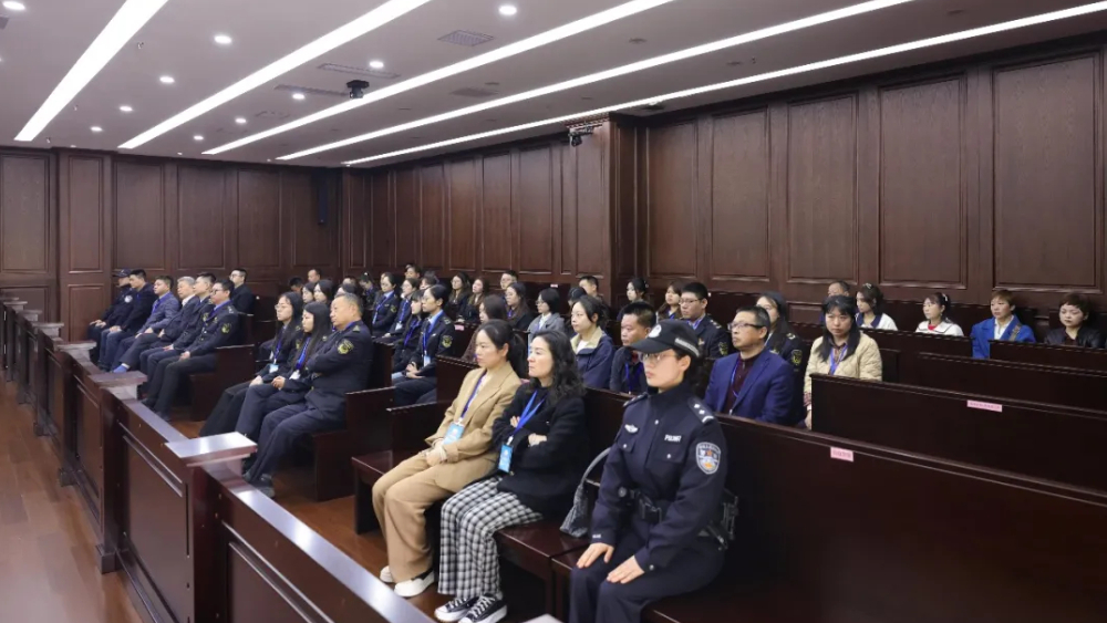 案鉴丨“零距离”旁听庭审 “面对面”警示教育
