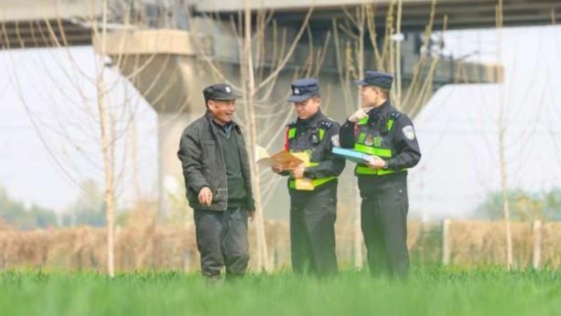 青岛铁路公安守护春季站车线平安