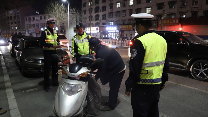 淄博博山交警夜查“亮剑”，9名“酒司机”落网