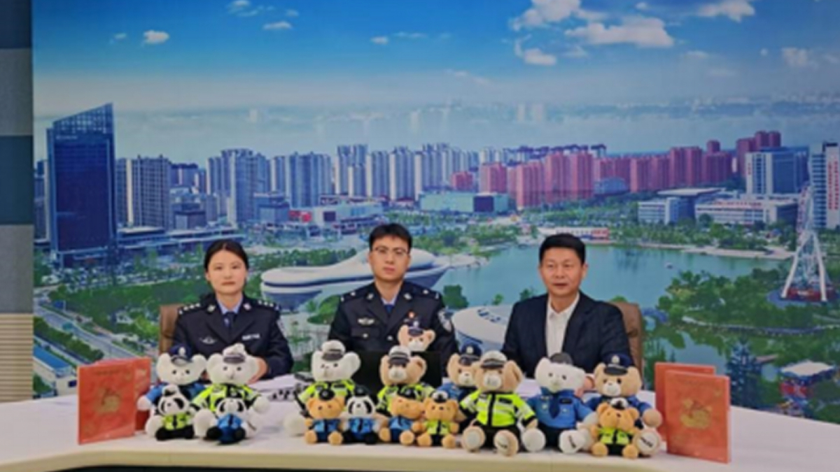 民警走进“和美乡村”直播间 把安全“种”进百姓心坎里