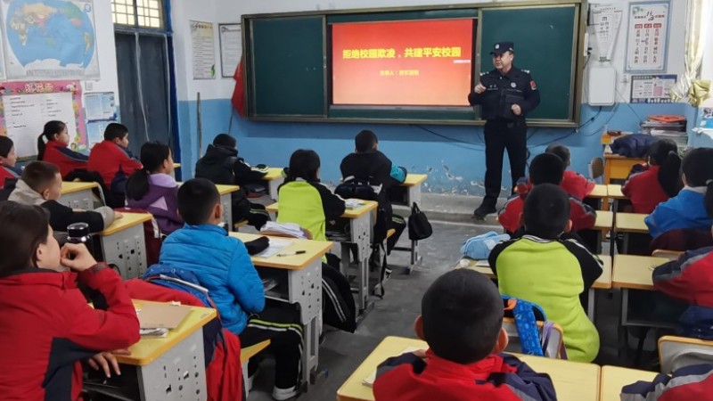 新疆伊犁边境管理支队扎库齐牛录边境派出所：安全宣讲进校园 筑牢防线护成长