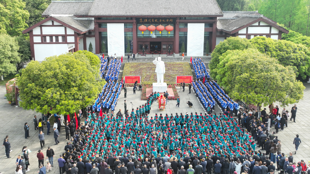 缅怀革命先烈 争做时代新人——800名学子接受红色洗礼