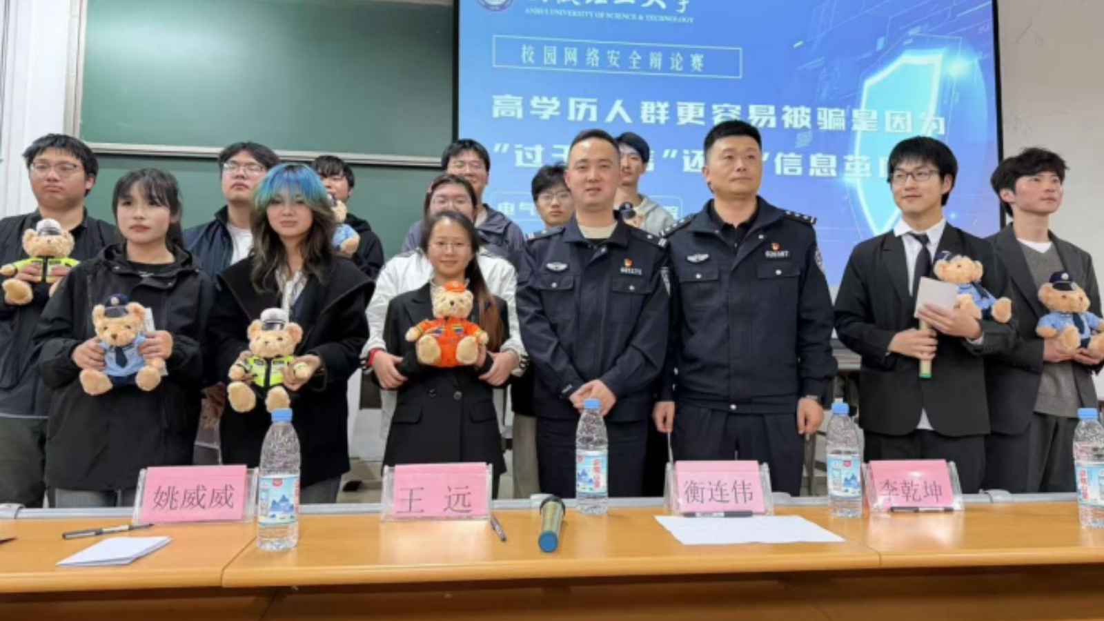 安徽淮南市：高新公安分局反诈包保民警联合安徽理工大学学生开展反诈主题辩论赛