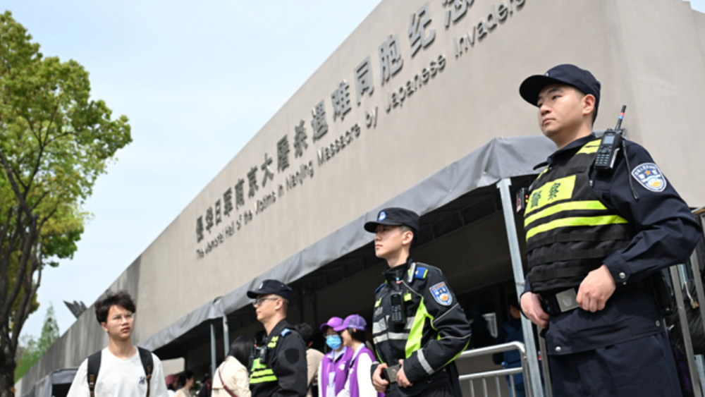 南京建邺警方增设警力巡逻防控侵华日军南京大屠杀遇难同胞纪念馆周边秩序