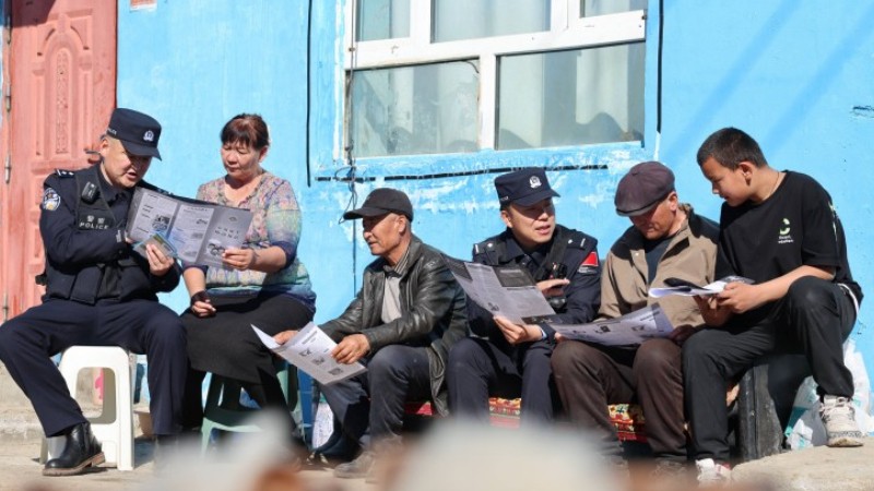 新疆阿勒泰边境管理支队吐尔洪边境派出所：假期防火不松懈 民警宣传护平安