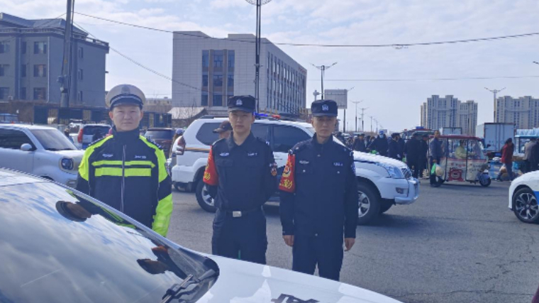 吉林双辽公安护航城区大集 万人集市背后的平安守护