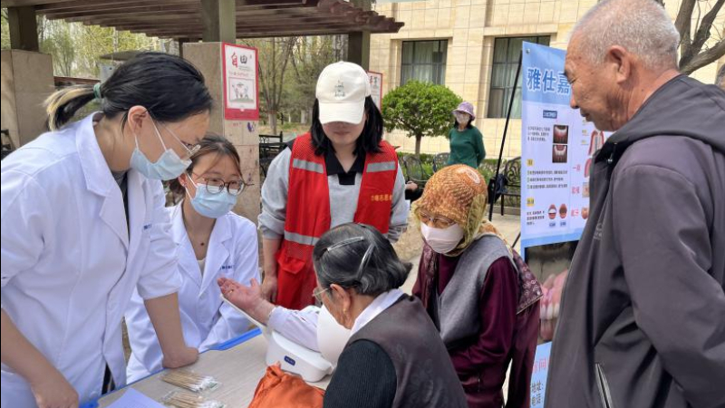 银川市兴庆区兰溪社区：义诊送健康，巾帼暖民心