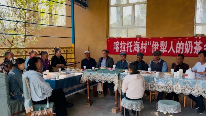 新疆特克斯县司法局喀拉托海司法所：奶茶会上话法治 文艺普法润民心