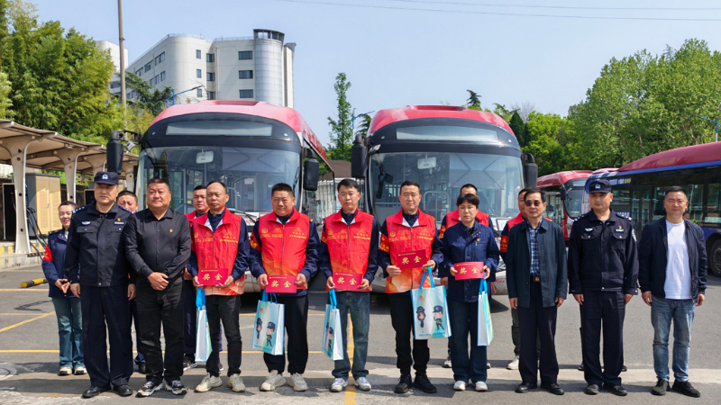 从“方向盘”到“志愿红” 他们在行动！