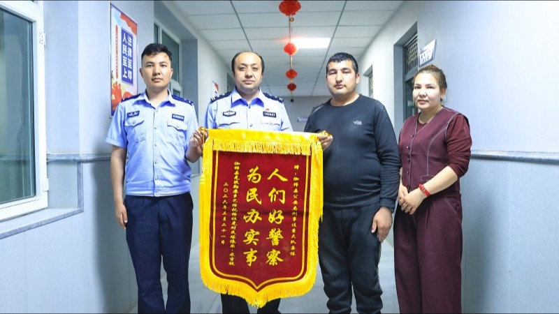 离谱！盗贼偷152克黄金不敢藏家，竟埋进墓地，新疆伽师警方24小时破案