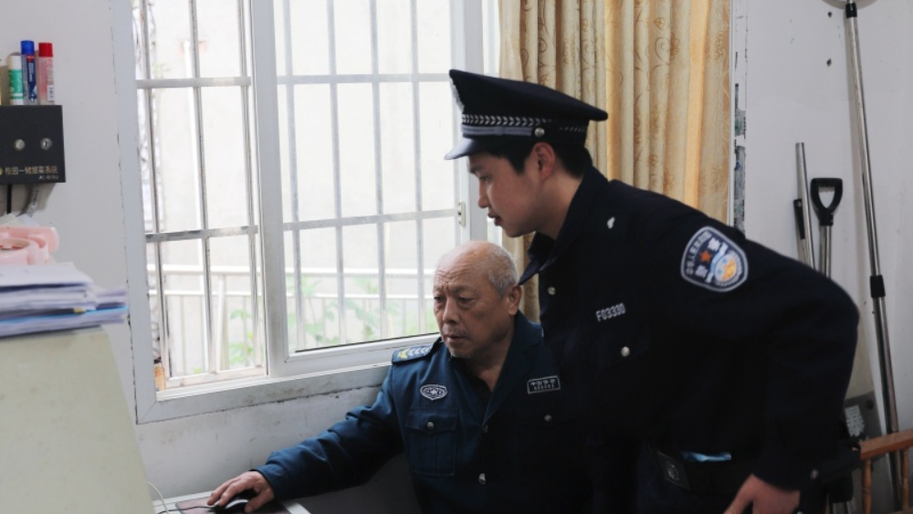四川遂宁安居区：“一校三警”全覆盖 51支驻校警力织密校园安全网