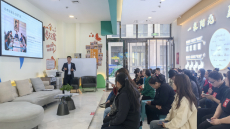 中卫市沙坡头区阳光社区：反诈普法进商圈，法治护航筑平安