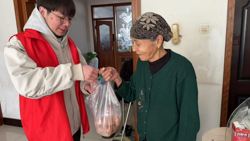 吴忠市利通区金花园社区：敲门入户送暖 网格护老解忧