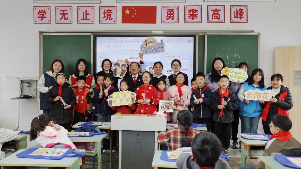 检护幼苗筑防线 家校同心护成长