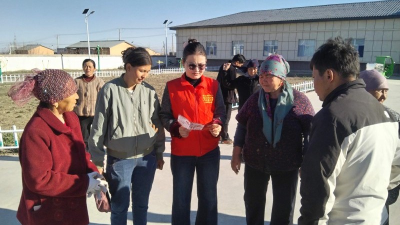 新疆托里县司法局联合托里县法学会开展宪法精神暨国家安全教育主题国旗下宣讲活动