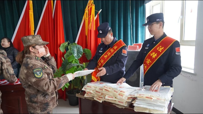 新疆阿克陶县多部门联动开展边境法治宣传宣讲活动