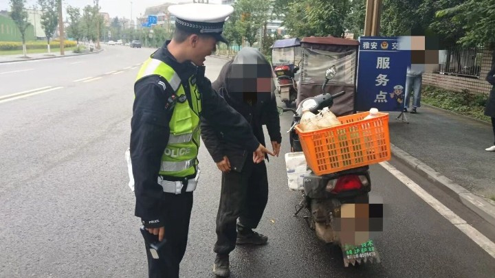 四川省雅安市雨城公安筑牢交通安全防线