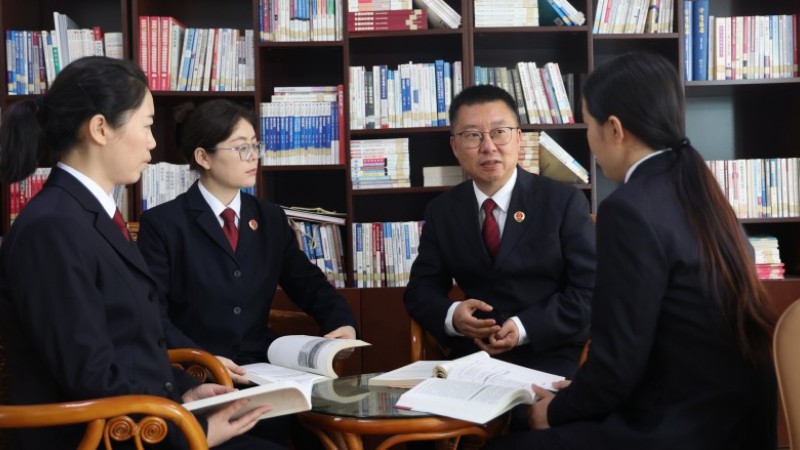 跨越山海的约定——辽宁鞍山检察官原飞的新疆沙湾情缘