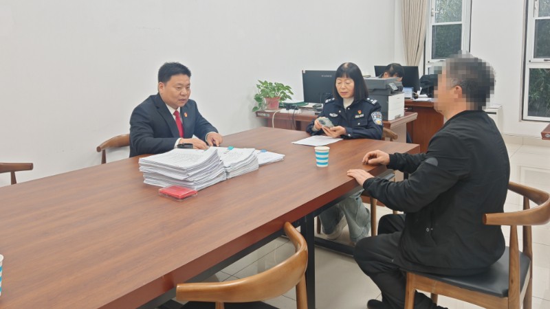 河南省南阳市邓州市人民法院：群众误点链接被“保险”，“法院+警调”联动解民忧