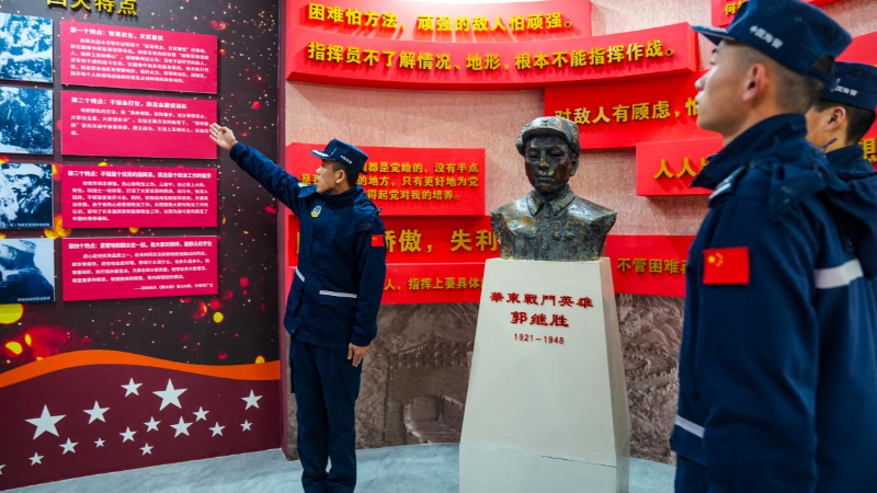 碧海蓝天下，我们点亮精神灯塔
