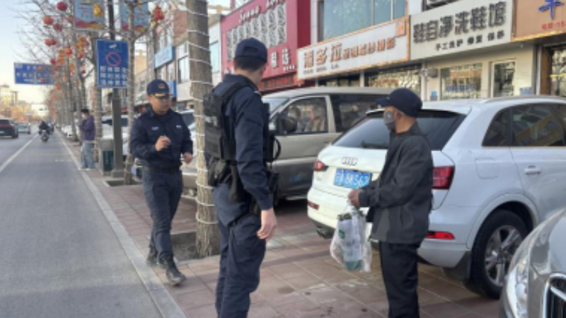 吴忠市特警支队：街面亮剑惩违法 巡途暖心护平安