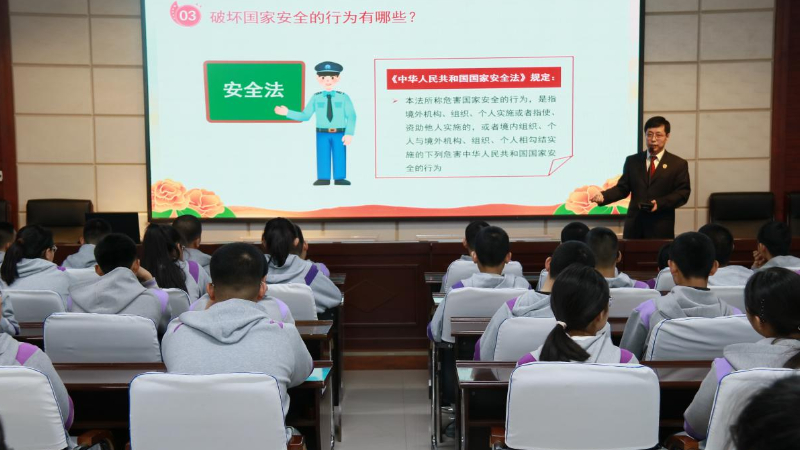 双线普法筑防线 检察担当护国安