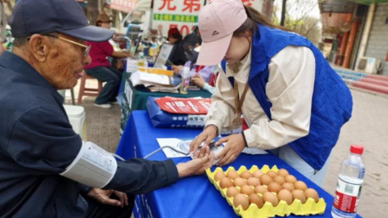 银川市兴庆区永康社区：集市聚烟火，普法入民心