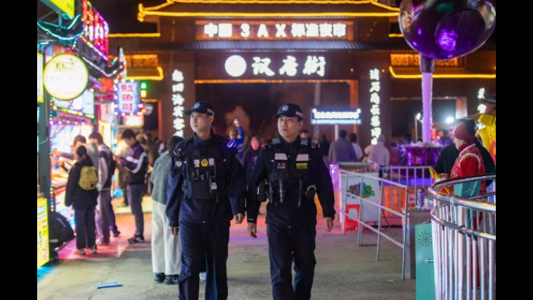 吉林省珲春市公安局海东派出所汉唐街警务站：护航“夜经济” 点亮“平安灯”