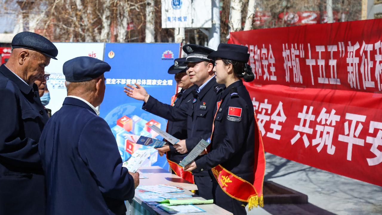 国家安全教育课堂走进法治广场