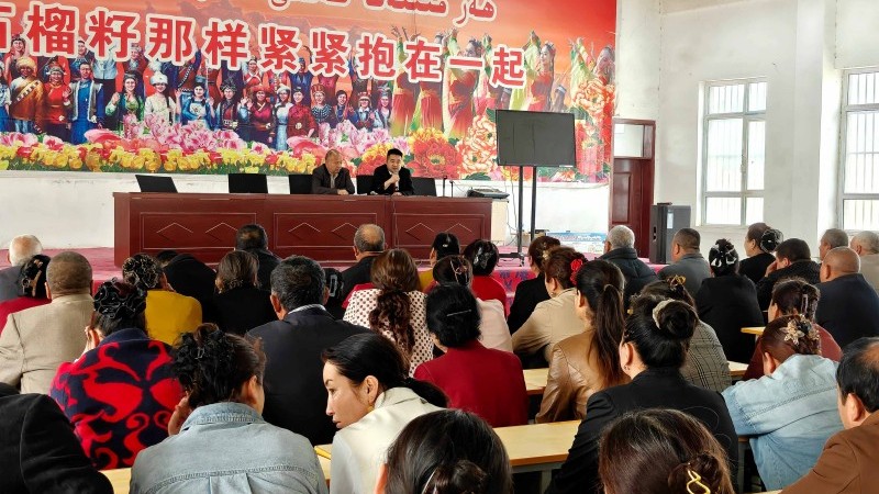 新疆莎车县人民法院基层人民法庭联动开展全民国家安全教育日乡村普法活动