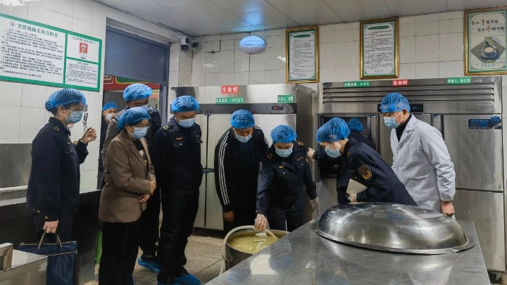 四川省阿坝州校园食品安全交叉检查走进小金 筑牢师生舌尖安全防线