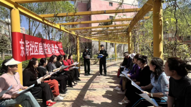 青铜峡市裕民街道东街社区：宣讲观影筑牢安全防线
