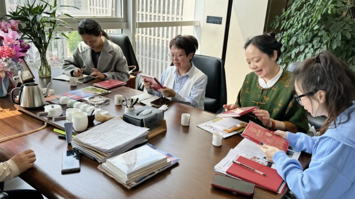 成都市社科院赴人民法治网四川运营中心调研 共探文化法治融合
