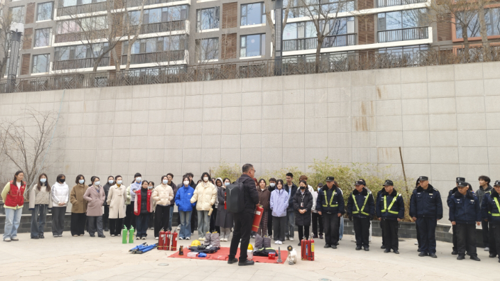 银川市兴庆区观湖社区：消防演练进社区 法治护航保平安