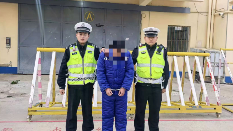 炉霍交警违法曝光第二期！无证驾驶、超员载客，严查！